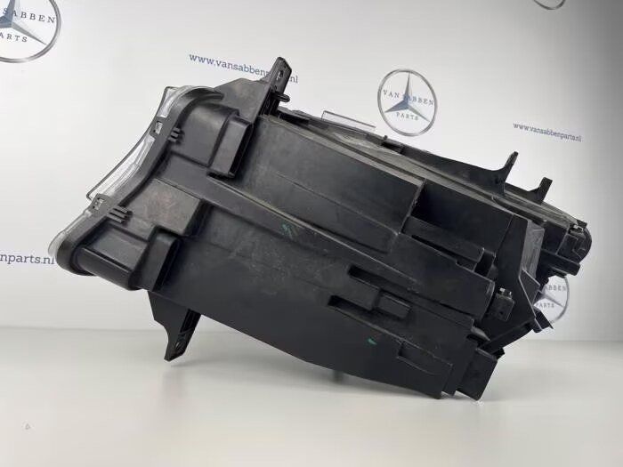 Koplamp rechts van een Mercedes Sprinter tail light single usado en Menorca foto 7