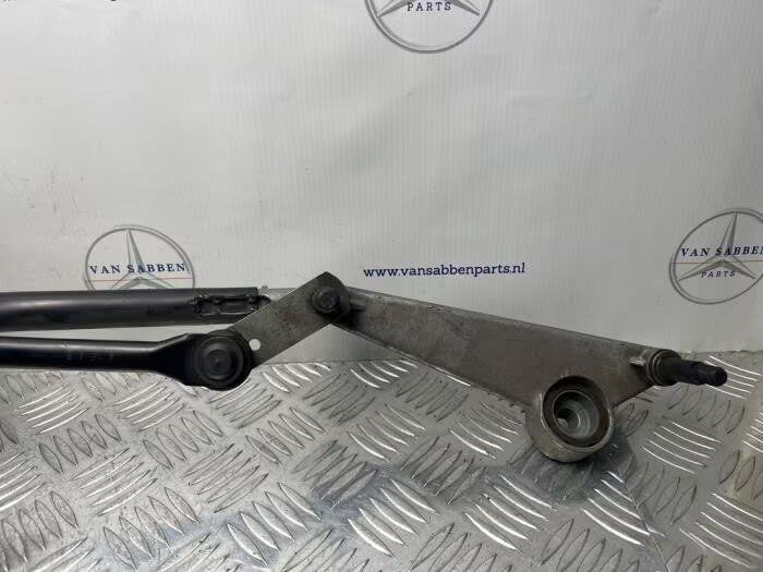 Ruitenwismotor + Mechaniek van een Mercedes A-Clase windshield wiper mechanism usado en Menorca foto 3