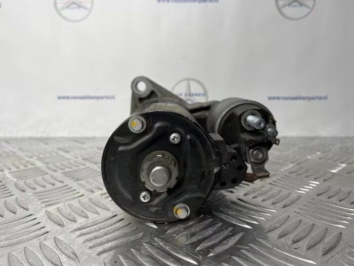 Startmotor van een Mercedes B-Clase starter motor usado en Menorca foto 4