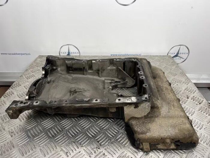 Carterpan van een Mercedes Vito sump usado en Menorca foto 2