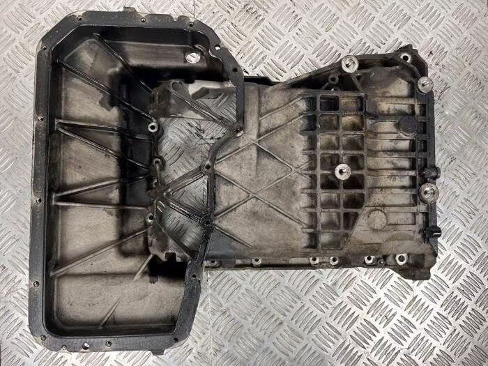 Carterpan van een Mercedes Vito sump usado en Menorca foto 6