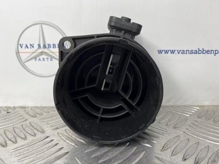 Luchthoeveelheidsmeter van een Mercedes Sprinter mass flow meter usado en Menorca foto 3