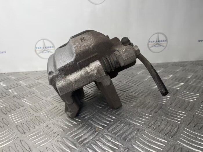 Remklauw (Tang) links-voor van een Mercedes A-Clase caliper usado en Menorca foto 3