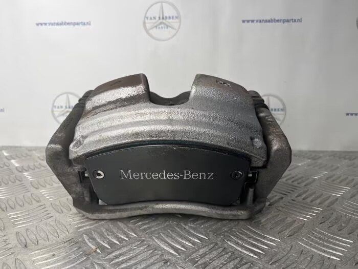 Remklauw (Tang) links-voor van een Mercedes A-Clase caliper usado en Menorca