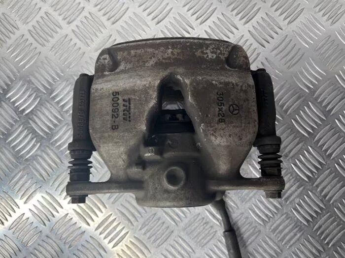 Remklauw (Tang) links-voor van een Mercedes E-Clase caliper usado en Menorca foto 2