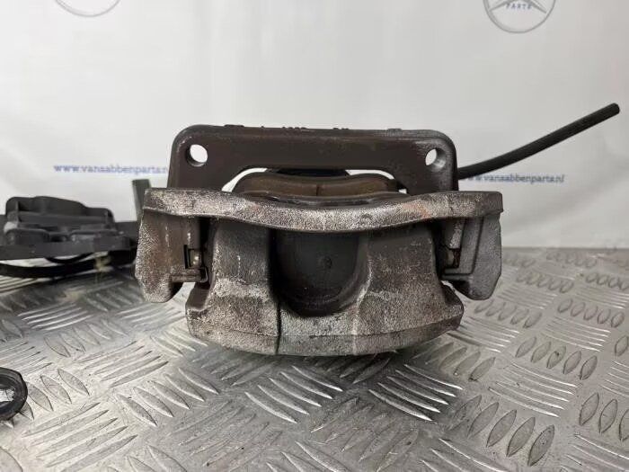 Remklauw (Tang) rechts-voor van een Mercedes A-Clase caliper usado en Menorca foto 2