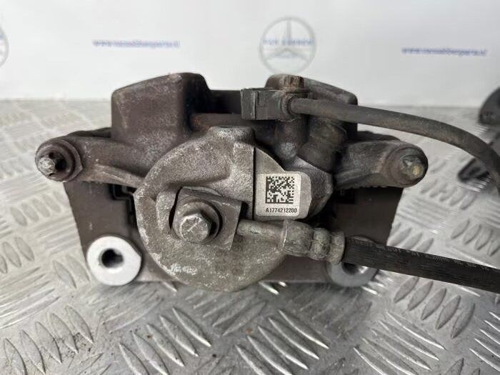 Remklauw (Tang) rechts-voor van een Mercedes A-Clase caliper usado en Menorca foto 6