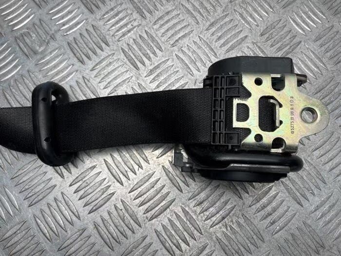 Veiligheidsgordel links-voor van een Mercedes B-Clase seatbelt guide usado en Menorca foto 7