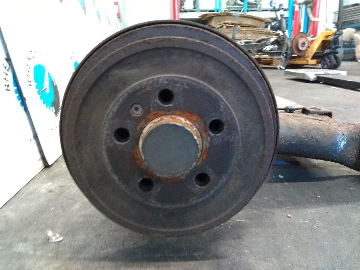 VOLKSWAGEN rear axle usado en Menorca foto 2