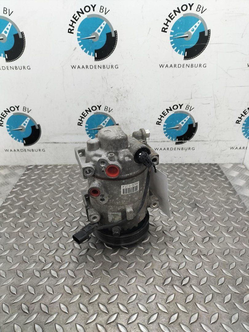 HYUNDAI air conditioning pump air conditioning compressor usado en Menorca
