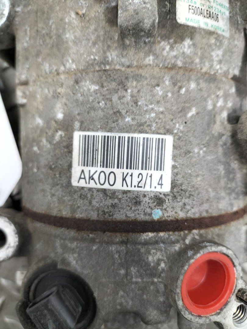 HYUNDAI air conditioning pump air conditioning compressor usado en Menorca foto 5