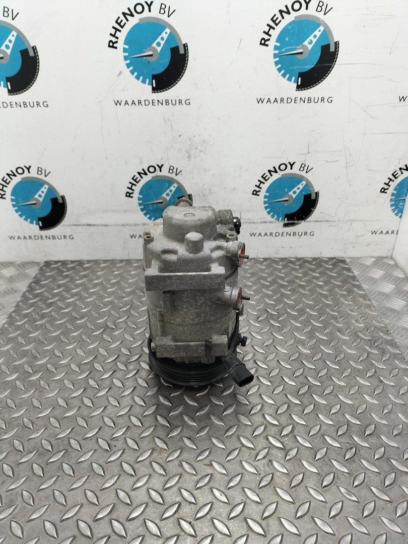 HYUNDAI air conditioning pump air conditioning compressor usado en Menorca foto 2