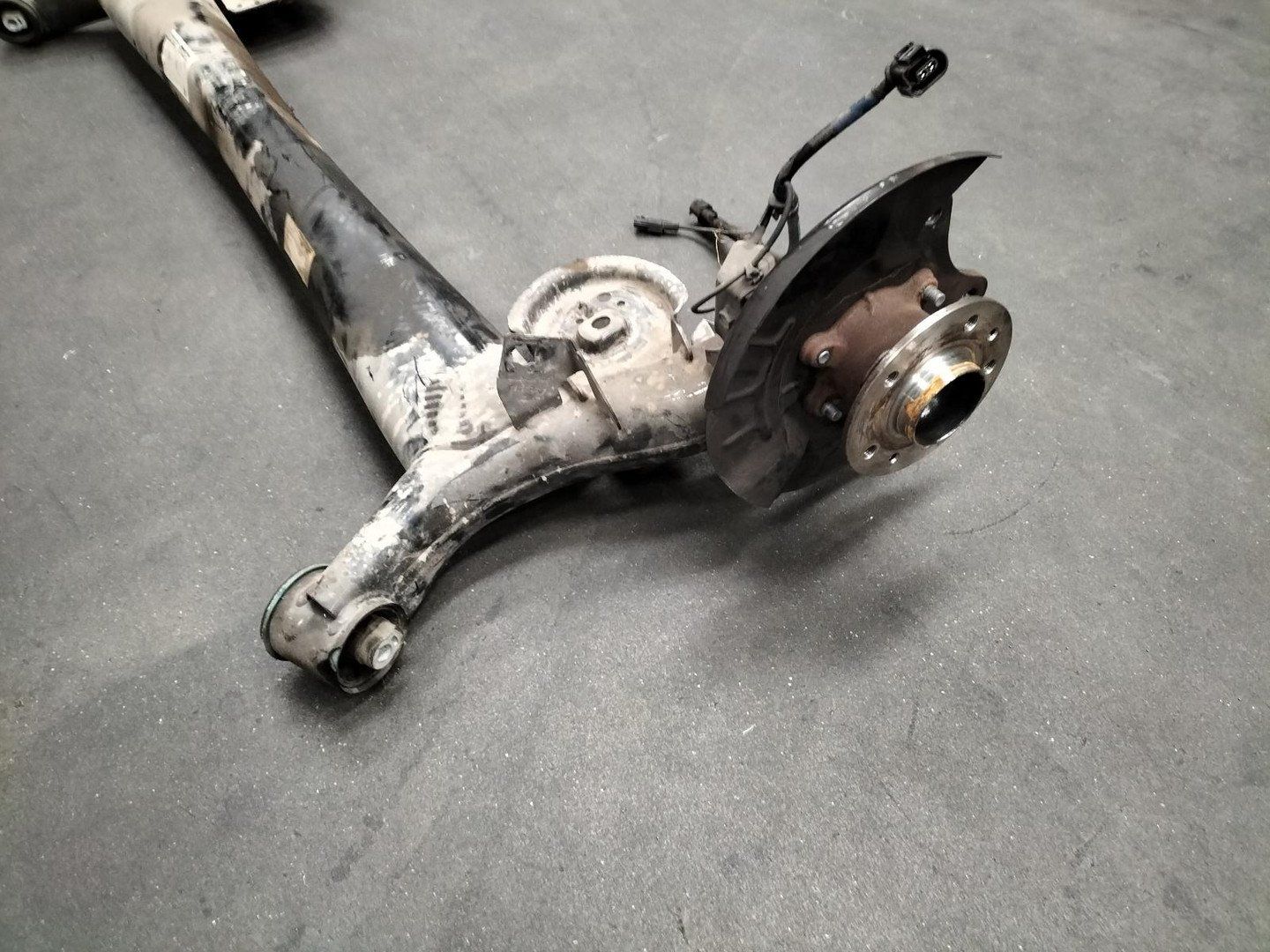 NISSAN rear axle usado en Menorca foto 2