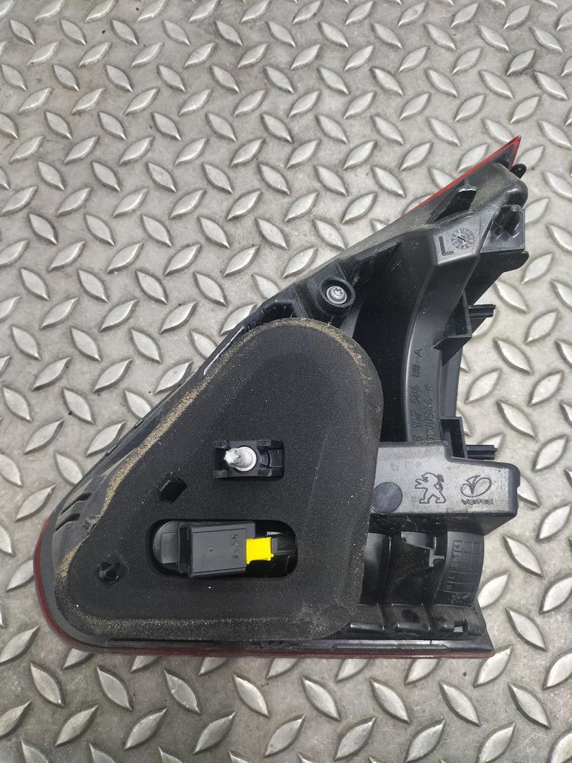 PEUGEOT tail light single usado en Menorca foto 2