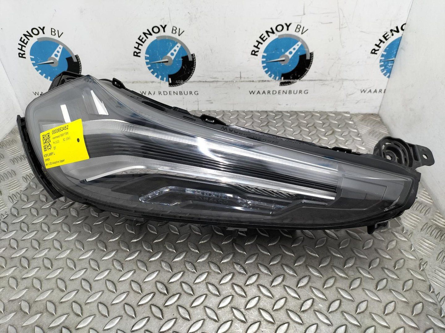 LYNK AND CO head lamp single usado en Menorca