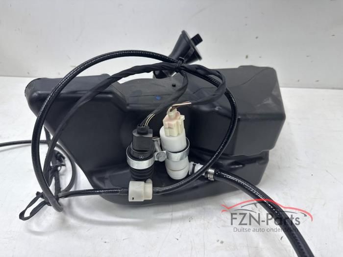 Mercedes windshield washer tank sprinkler tank usado en Menorca foto 5