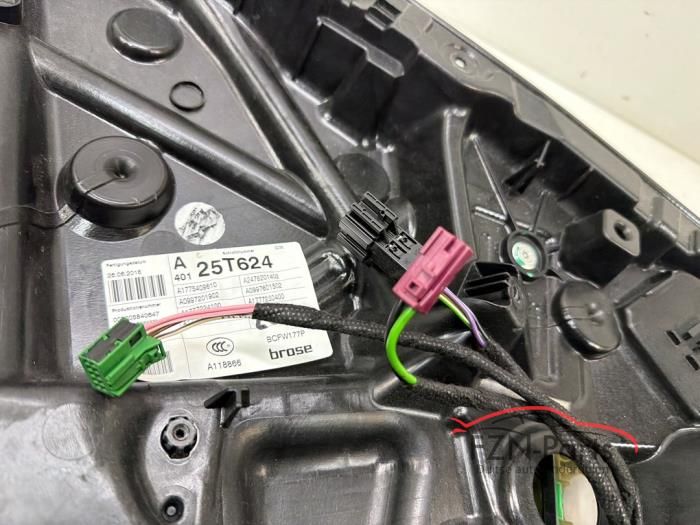 Mercedes window mechanism usado en Menorca foto 2