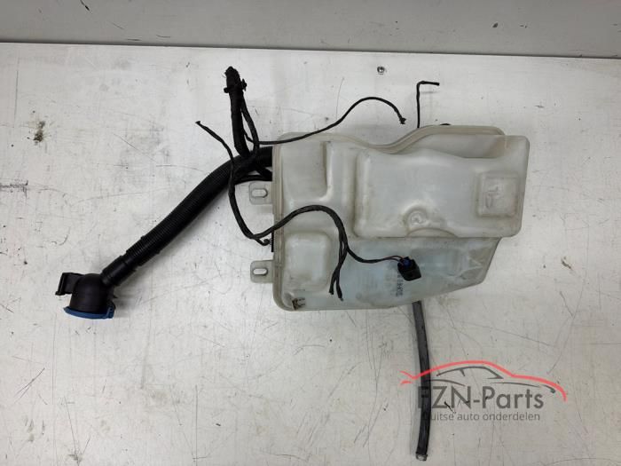 BMW windshield washer tank sprinkler tank usado en Menorca