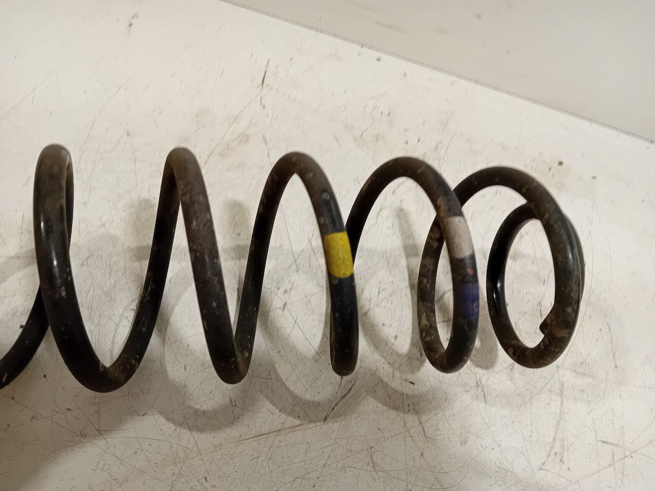 Spiraalveer achter links of rechts uitwisselbaar Hyundai i20 spiral spring usado en Menorca foto 2