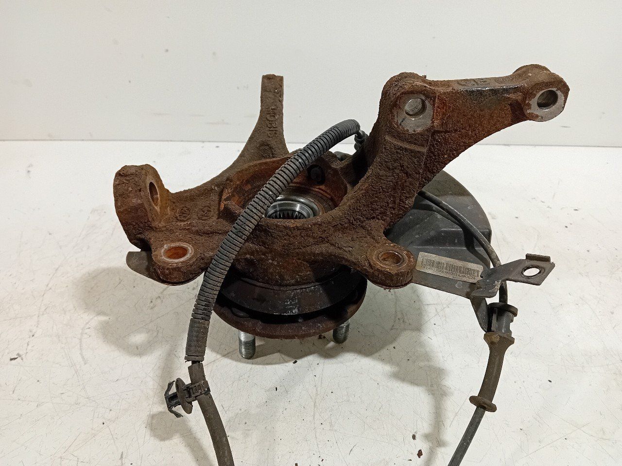 Wielnaaf links voor Hyundai i20 wheel hub usado en Menorca foto 3