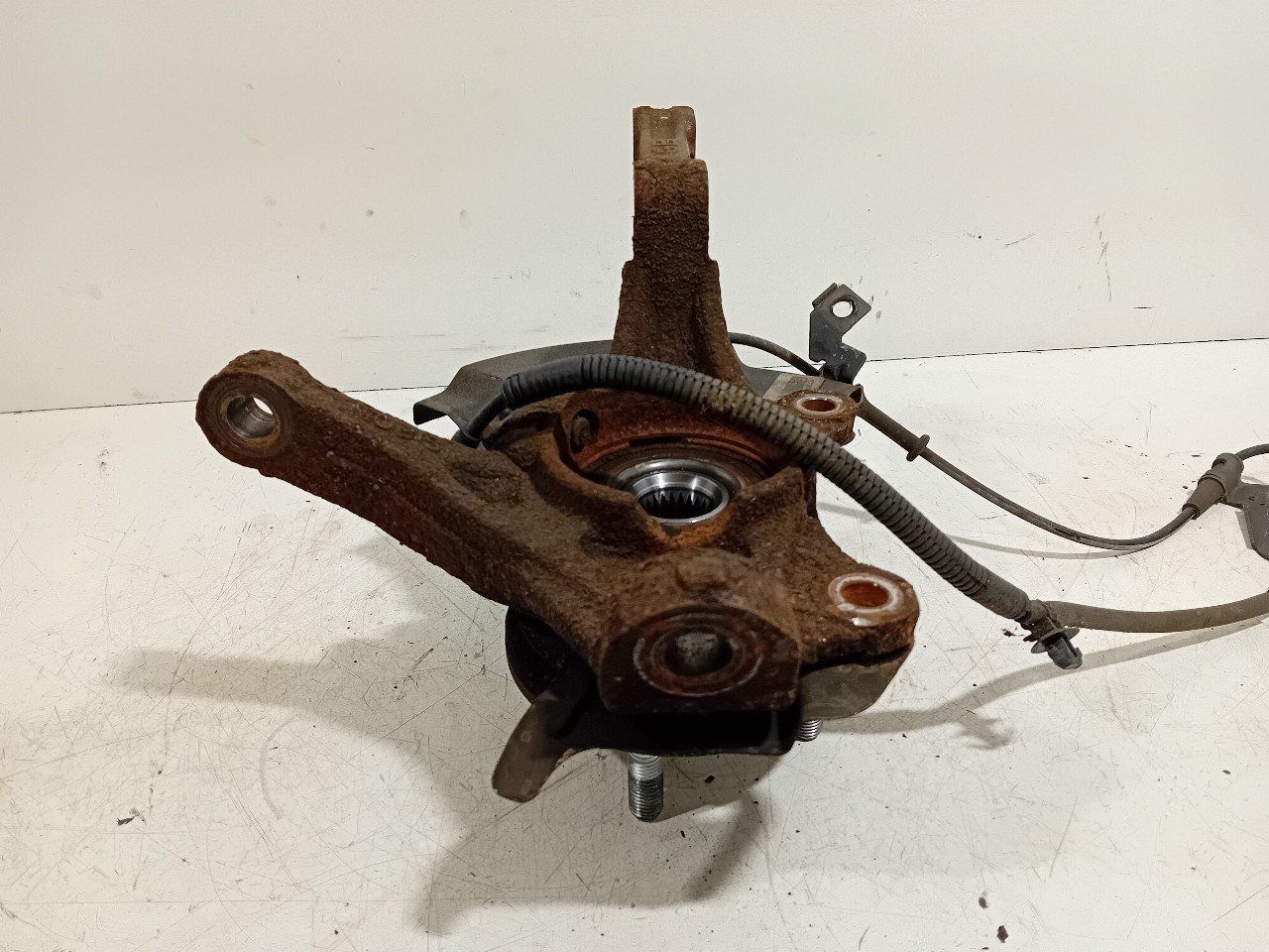 Wielnaaf links voor Hyundai i20 wheel hub usado en Menorca foto 5