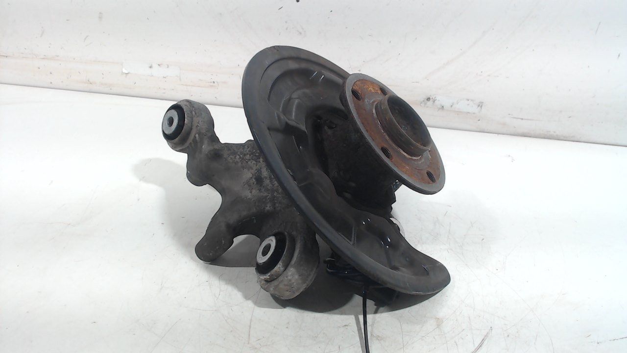 Wielnaaf rechts achter Mercedes-Benz CLA wheel hub usado en Menorca foto 4