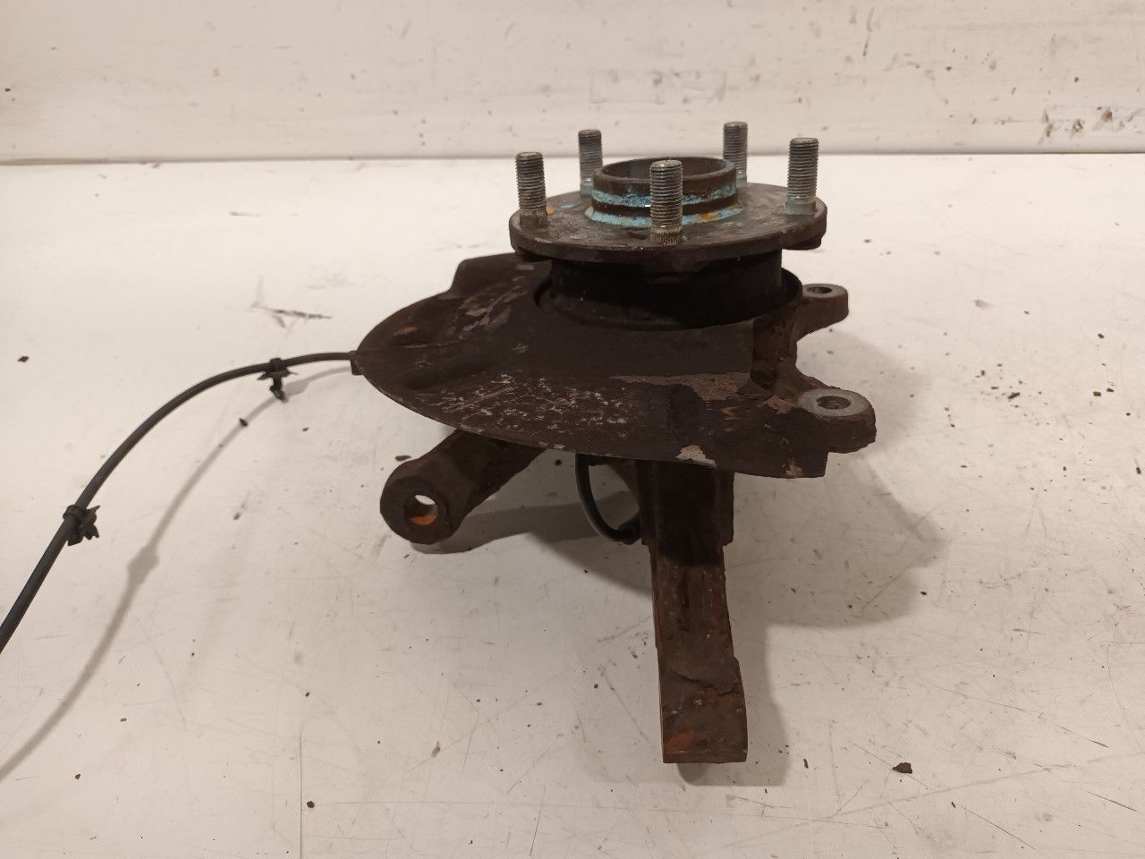 Wielnaaf links voor Suzuki SX4 wheel hub usado en Menorca foto 3