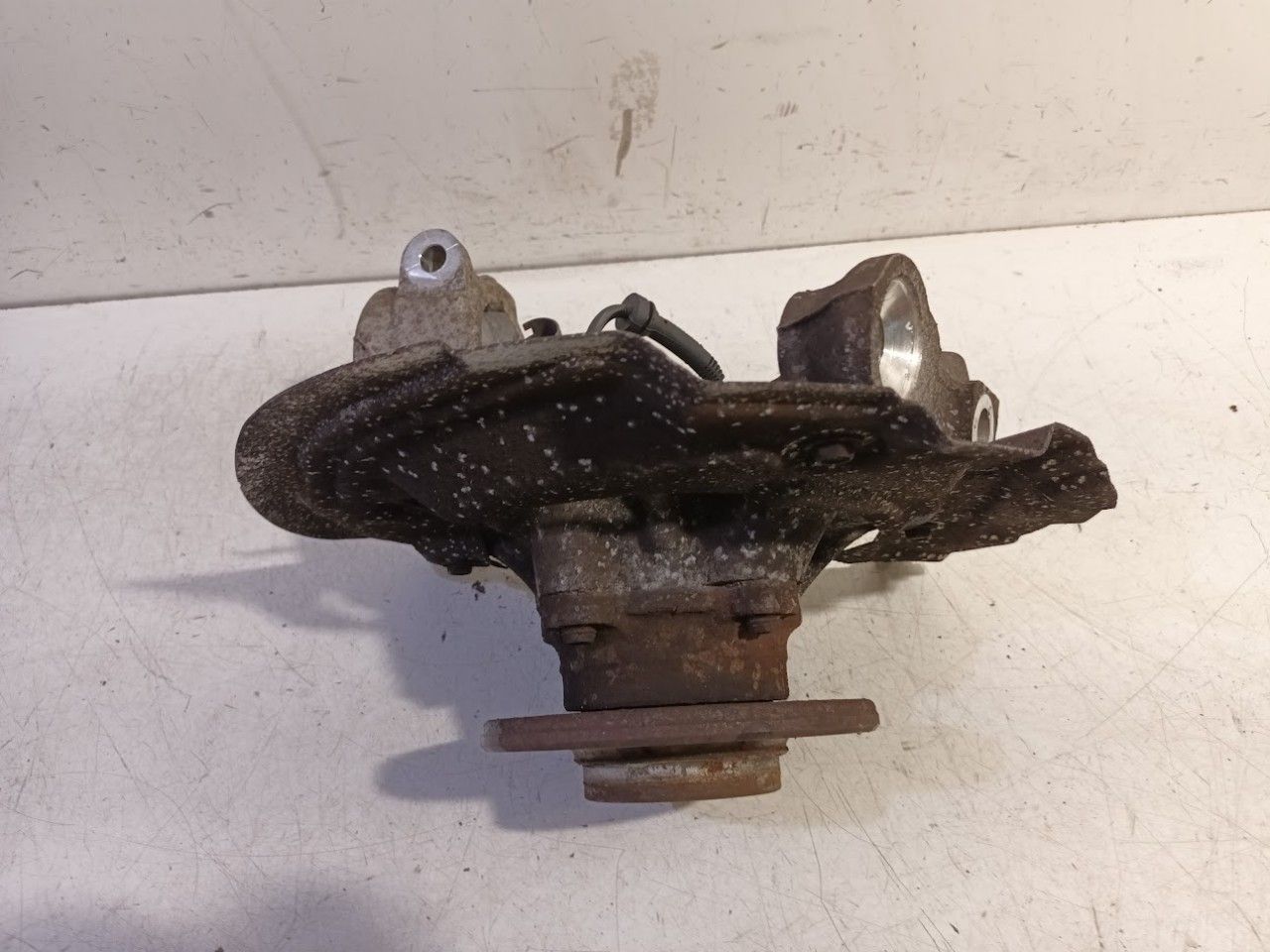 Wielnaaf rechts voor BMW 1 serie wheel hub usado en Menorca foto 2