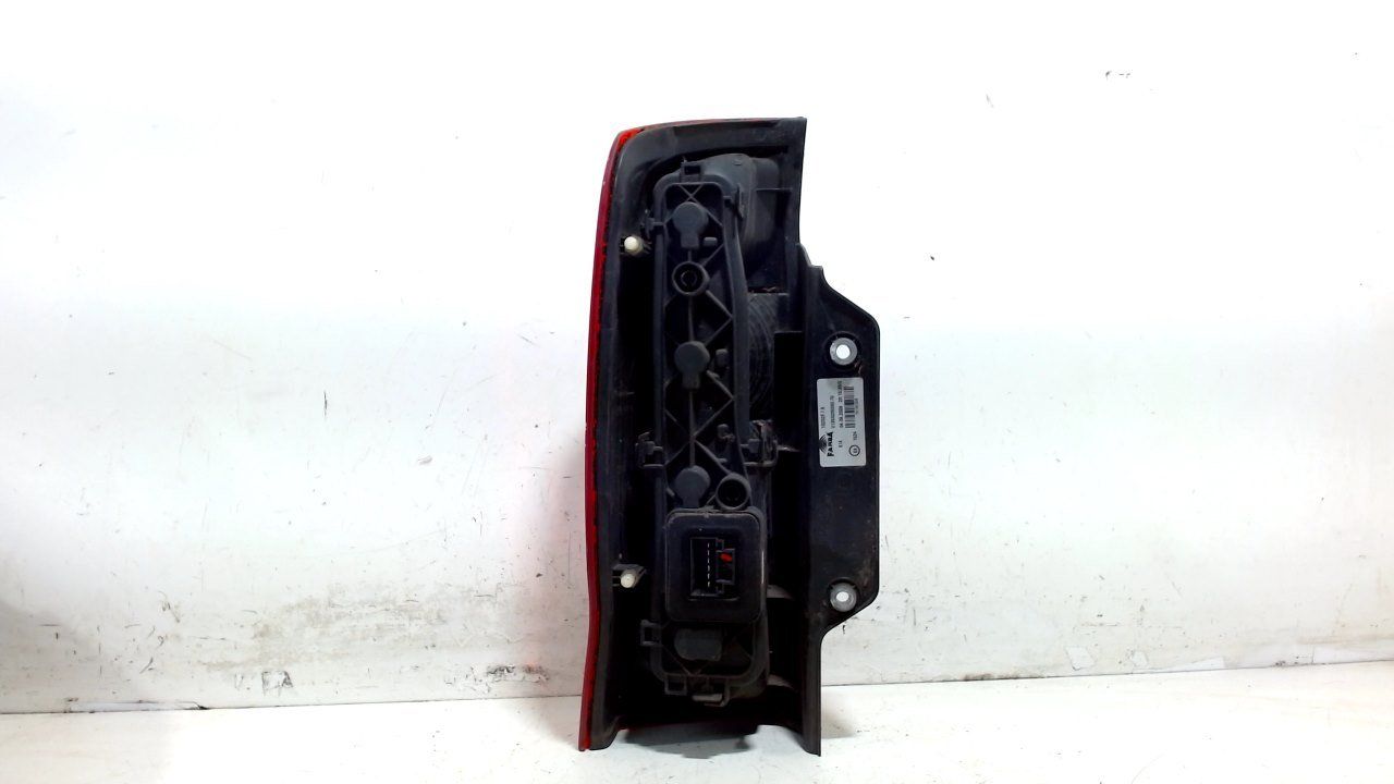 Achterlicht carrosserie rechts Fiat Fiorino tail light single usado en Menorca foto 2