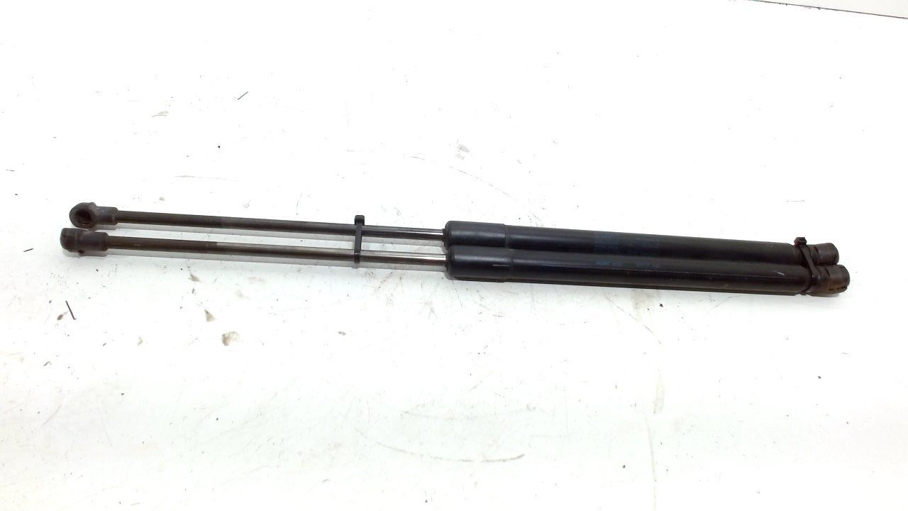 Gasdrukveerset achter Seat Ibiza gas spring gas spring dampers rear lid left and right usado en Menorca