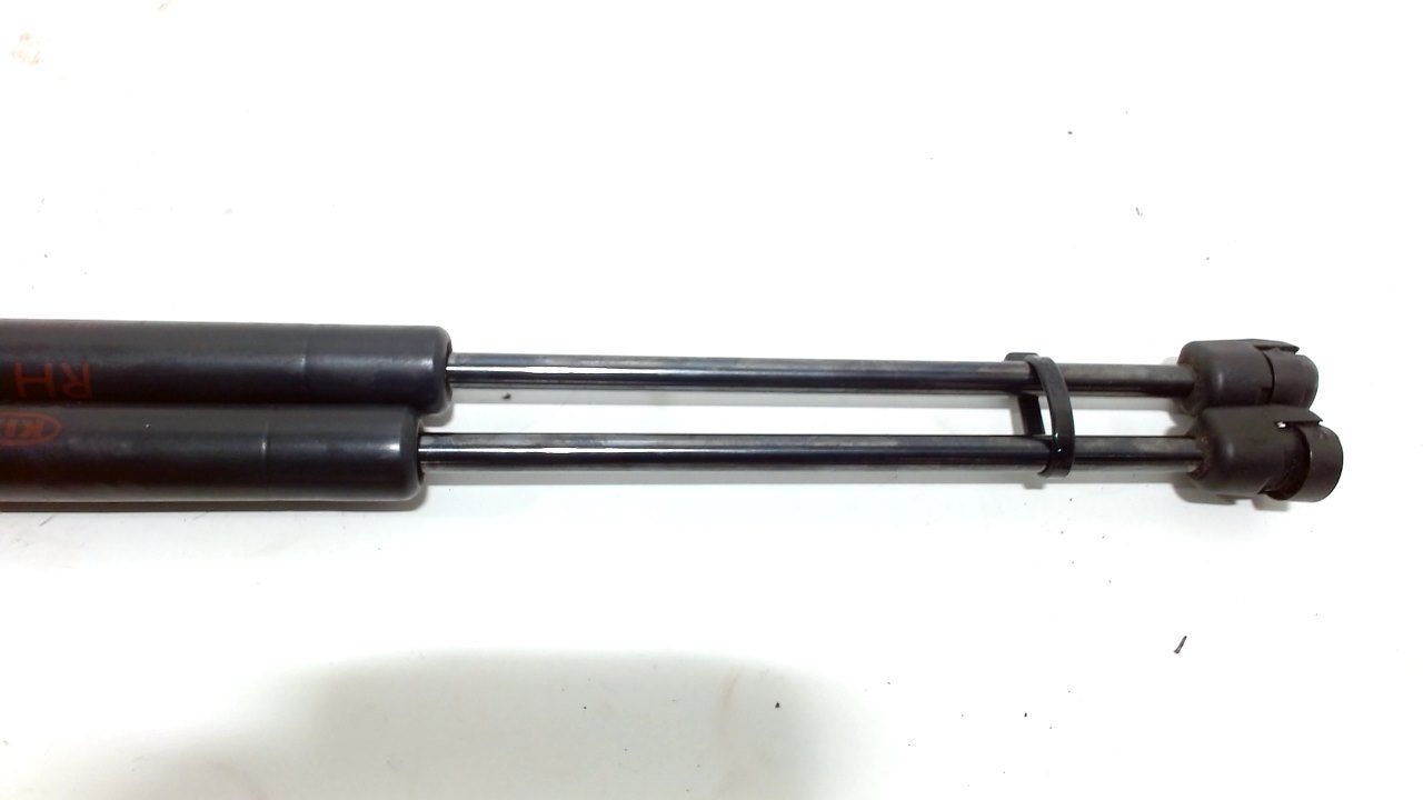 Gasdrukveerset achter Kia Picanto gas spring gas spring dampers rear lid left and right usado en Menorca foto 4