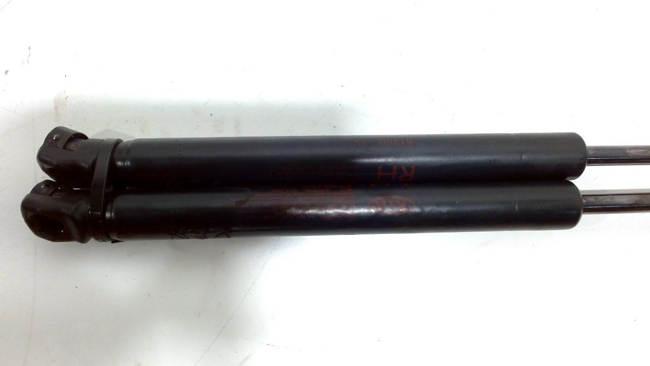 Gasdrukveerset achter Kia Picanto gas spring gas spring dampers rear lid left and right usado en Menorca foto 3