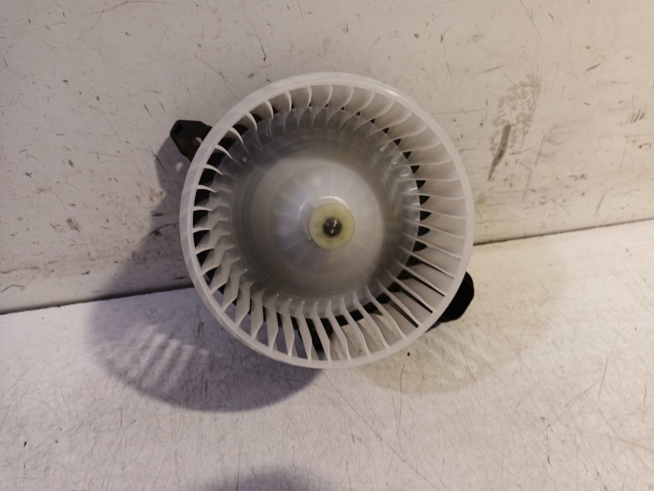 Kachel ventilator motor Toyota Yaris heater engine booster usado en Menorca foto 4