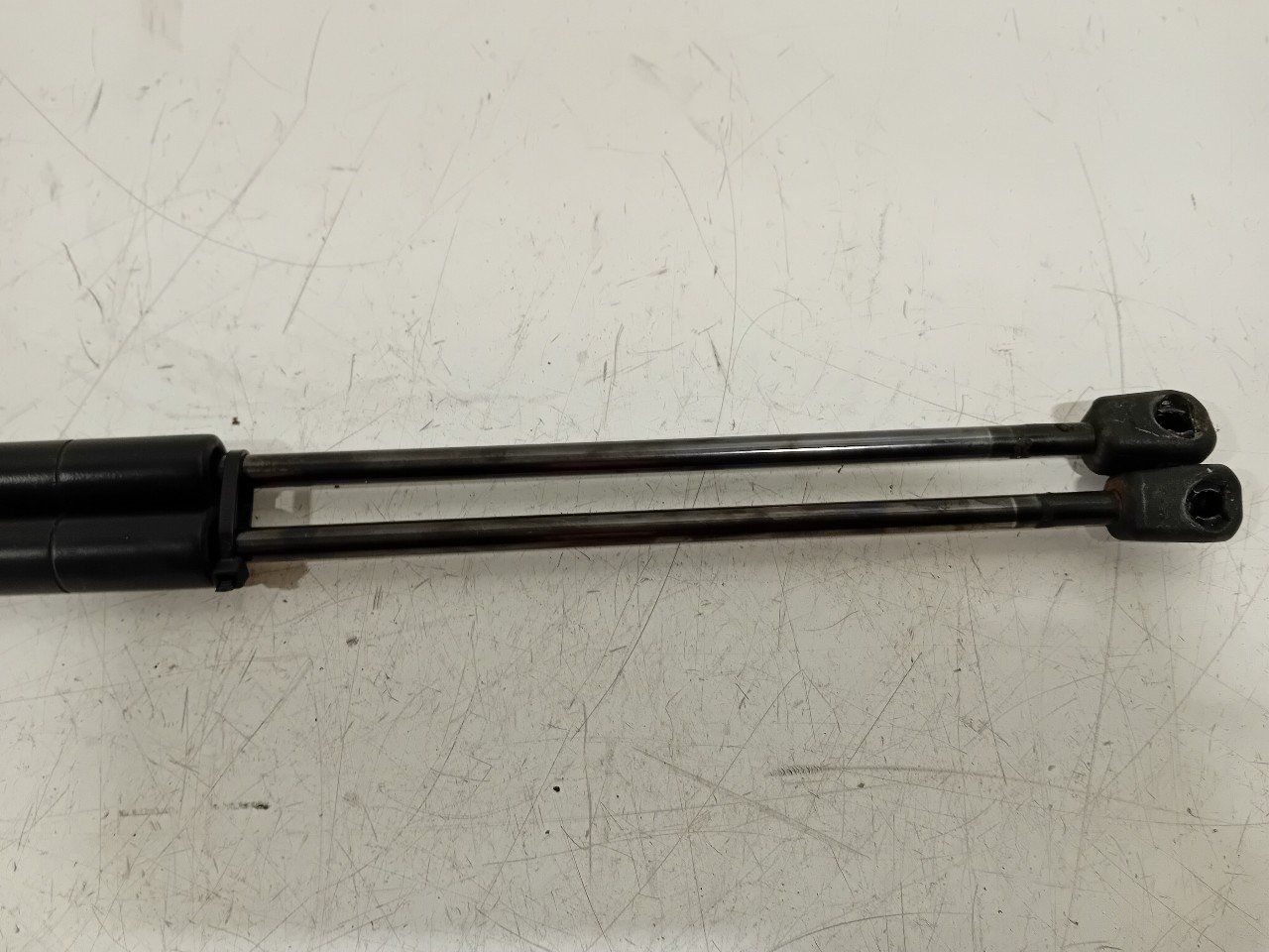 Gasdrukveerset achter Mini Mini gas spring gas spring dampers rear lid left and right usado en Menorca foto 3