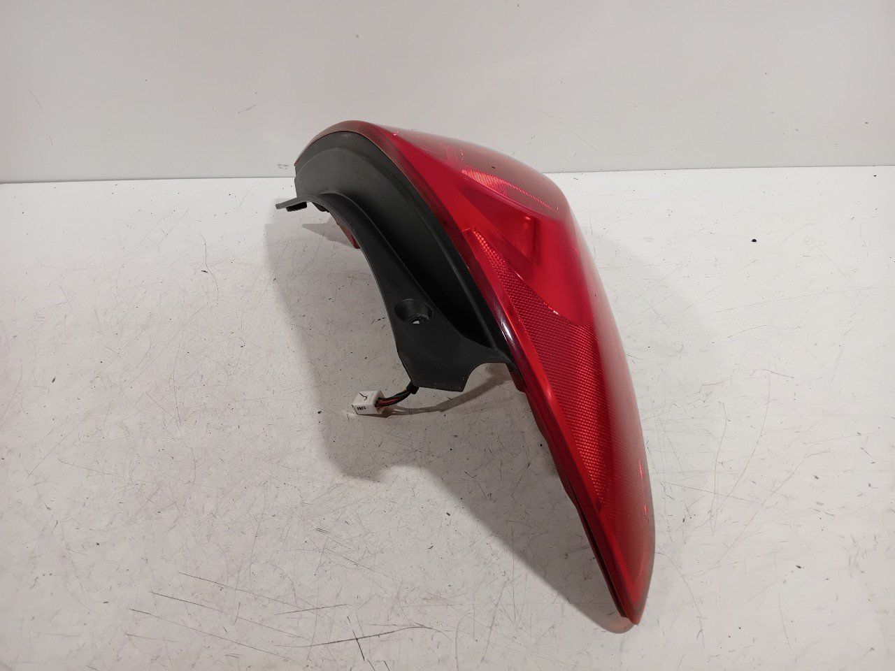 Achterlicht links buiten Hyundai i20 tail light single usado en Menorca foto 4