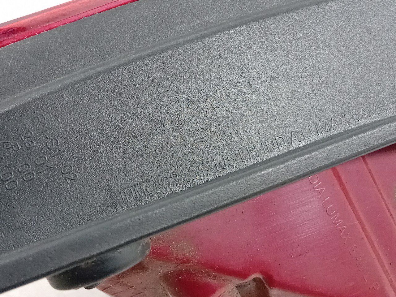 Achterlicht links buiten Hyundai i20 tail light single usado en Menorca foto 6