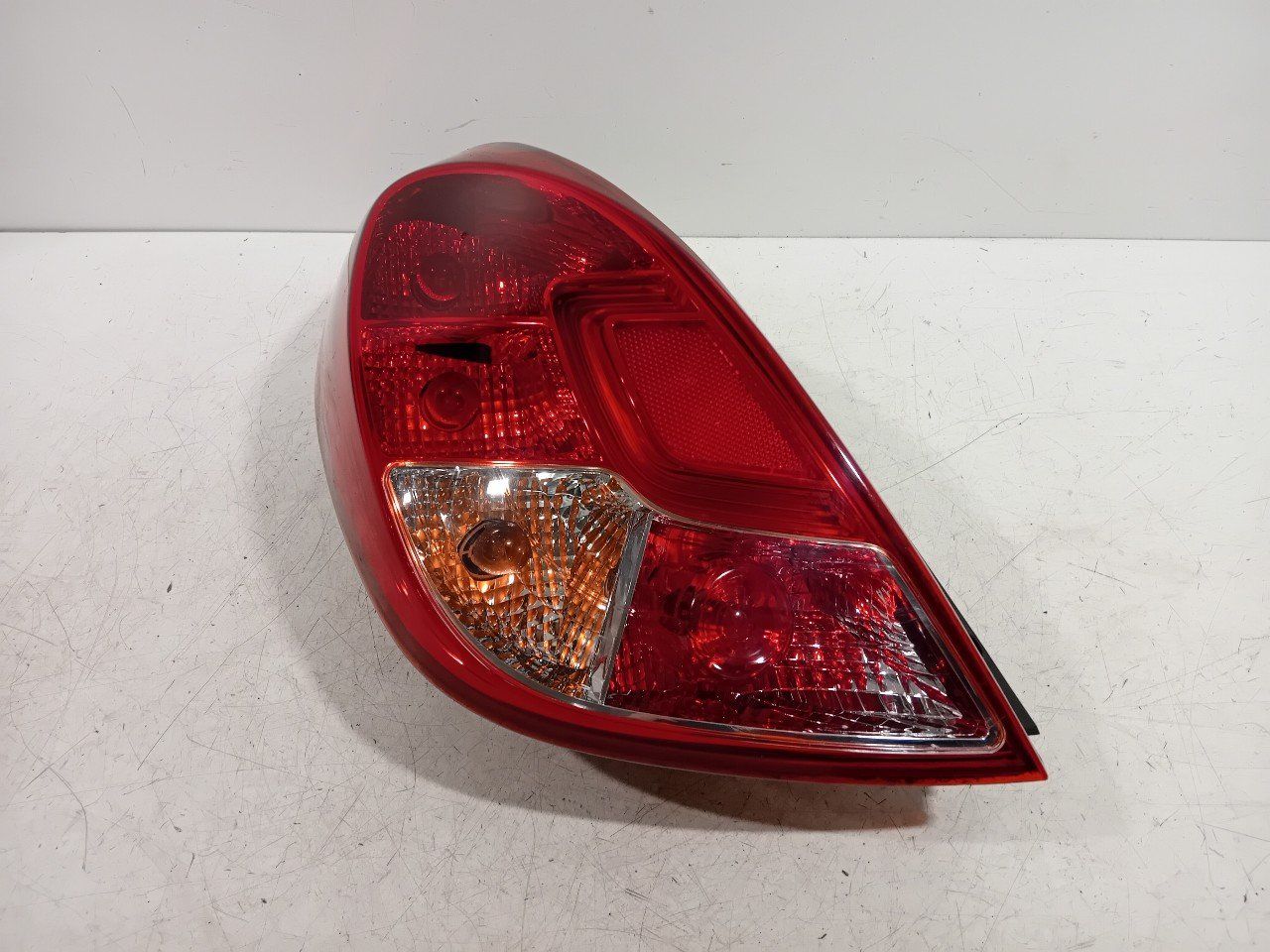 Achterlicht links buiten Hyundai i20 tail light single usado en Menorca