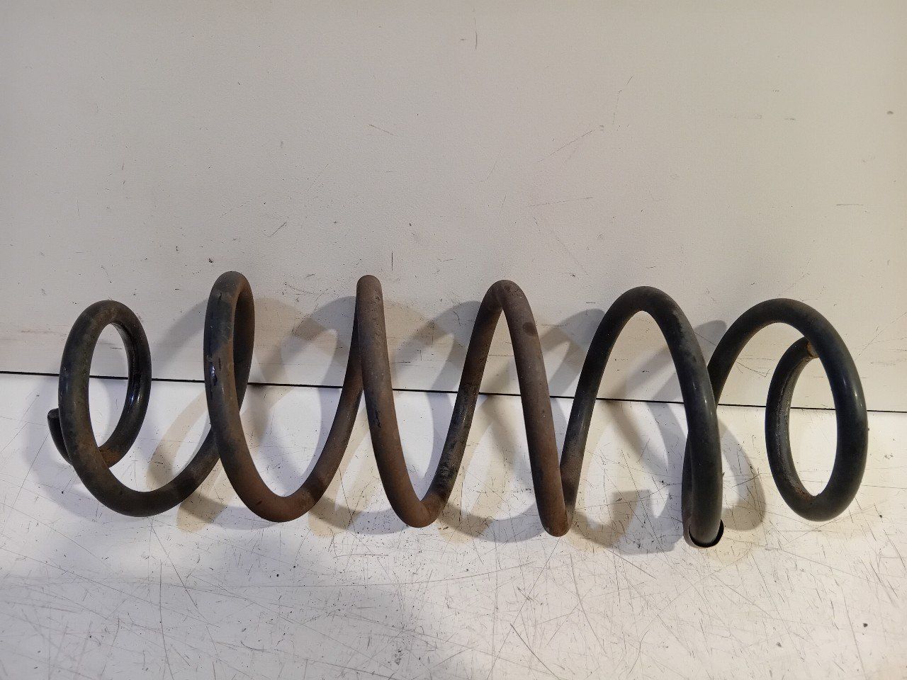 Spiraalveer achter links of rechts uitwisselbaar Volkswagen Polo spiral spring usado en Menorca