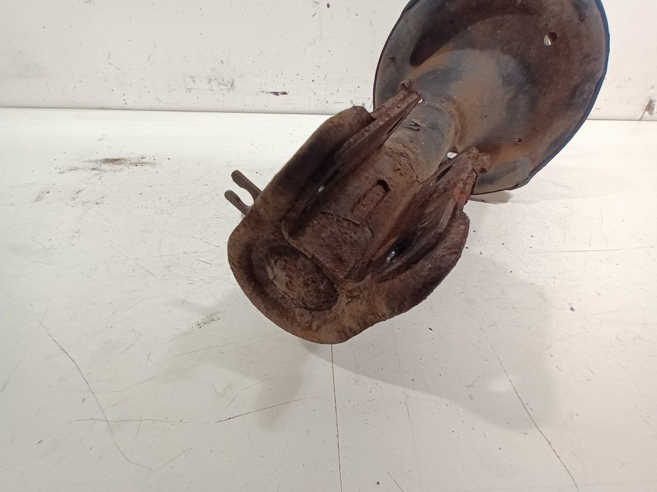 Veerpoot links voor Hyundai H 300 strut complete single usado en Menorca foto 6