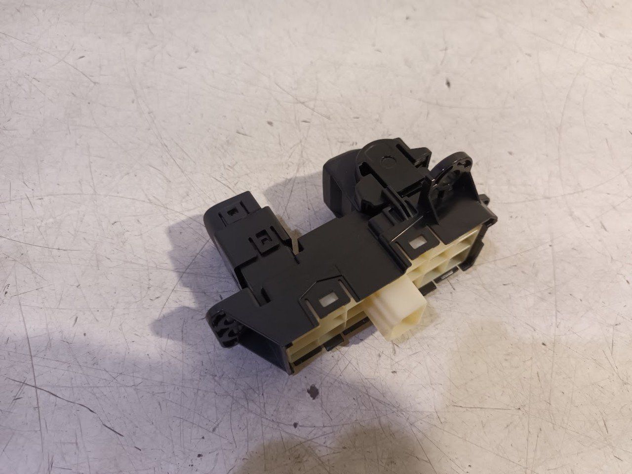 Handrem ontgrendeling Toyota Yaris handbrake lever handbrake pedal usado en Menorca foto 2