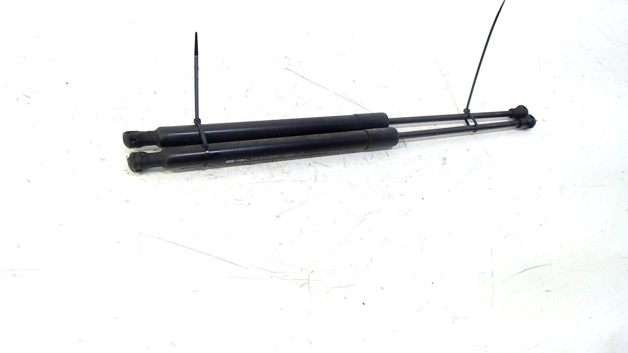 Gasdrukveerset achter Peugeot 208 gas spring gas spring dampers rear lid left and right usado en Menorca