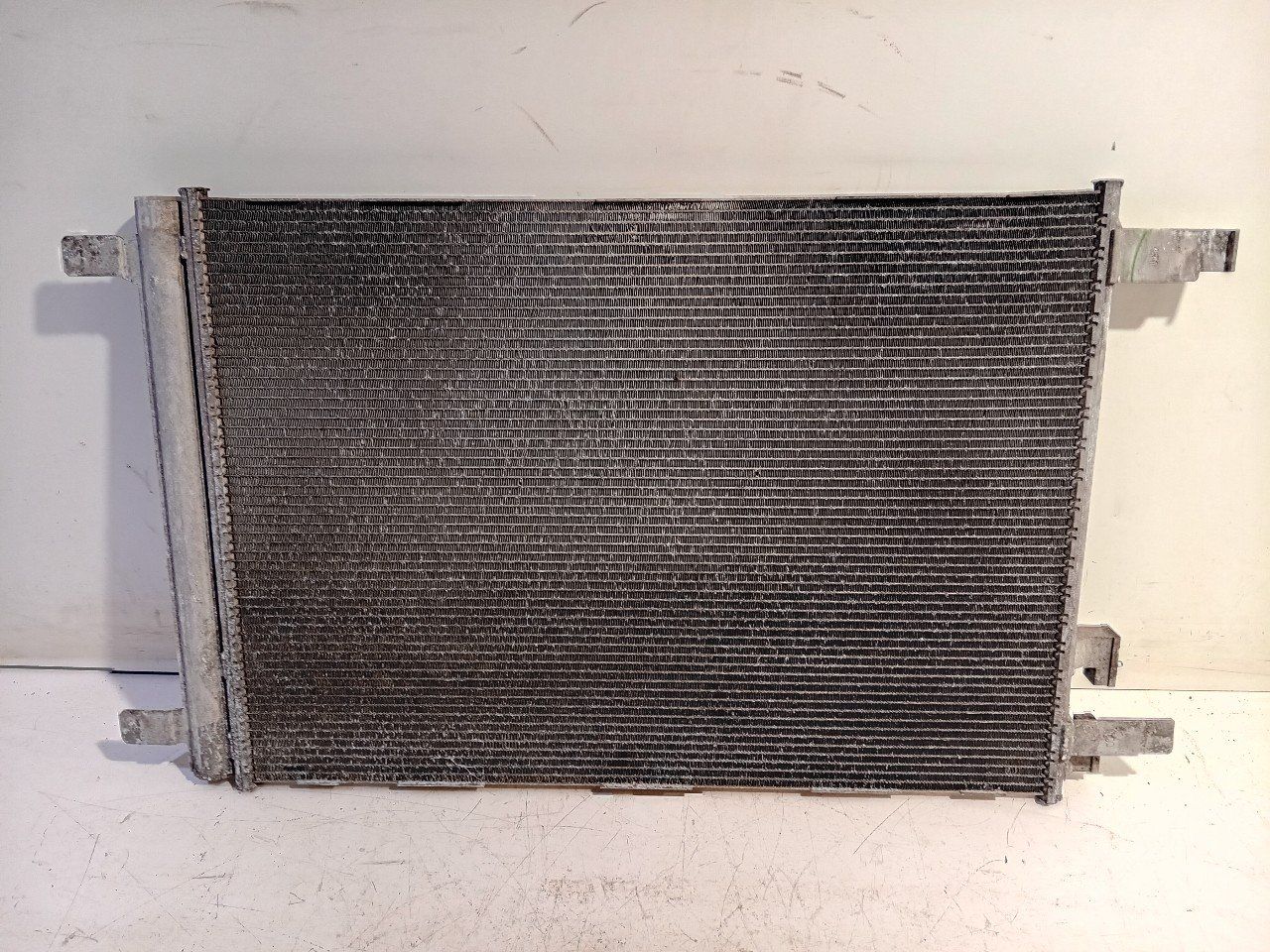 Airco radiateur Volkswagen Passat condenser air conditioning radiator usado en Menorca foto 5