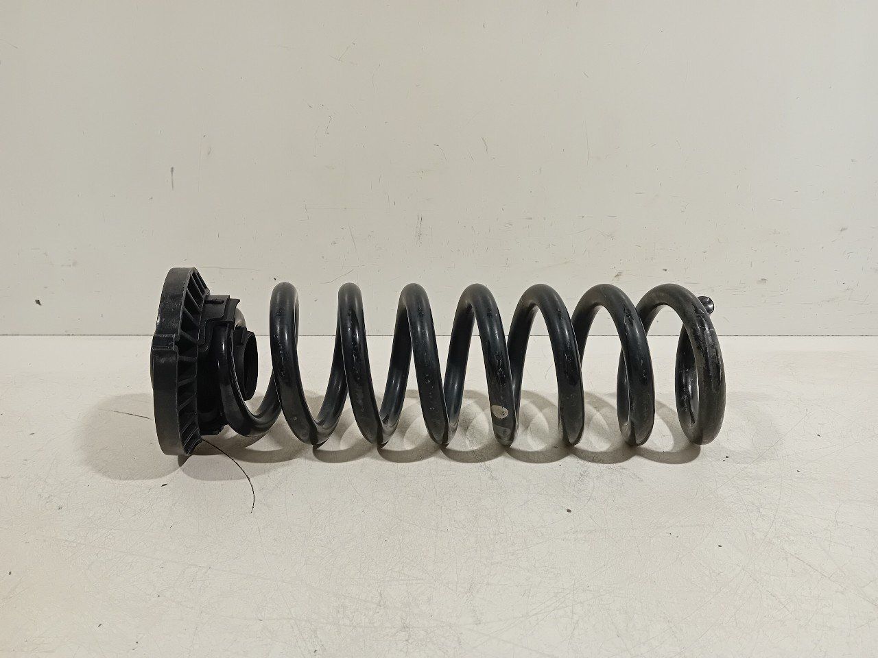 Spiraalveer achter links of rechts uitwisselbaar Mercedes-Benz C-Clase spiral spring usado en Menorca