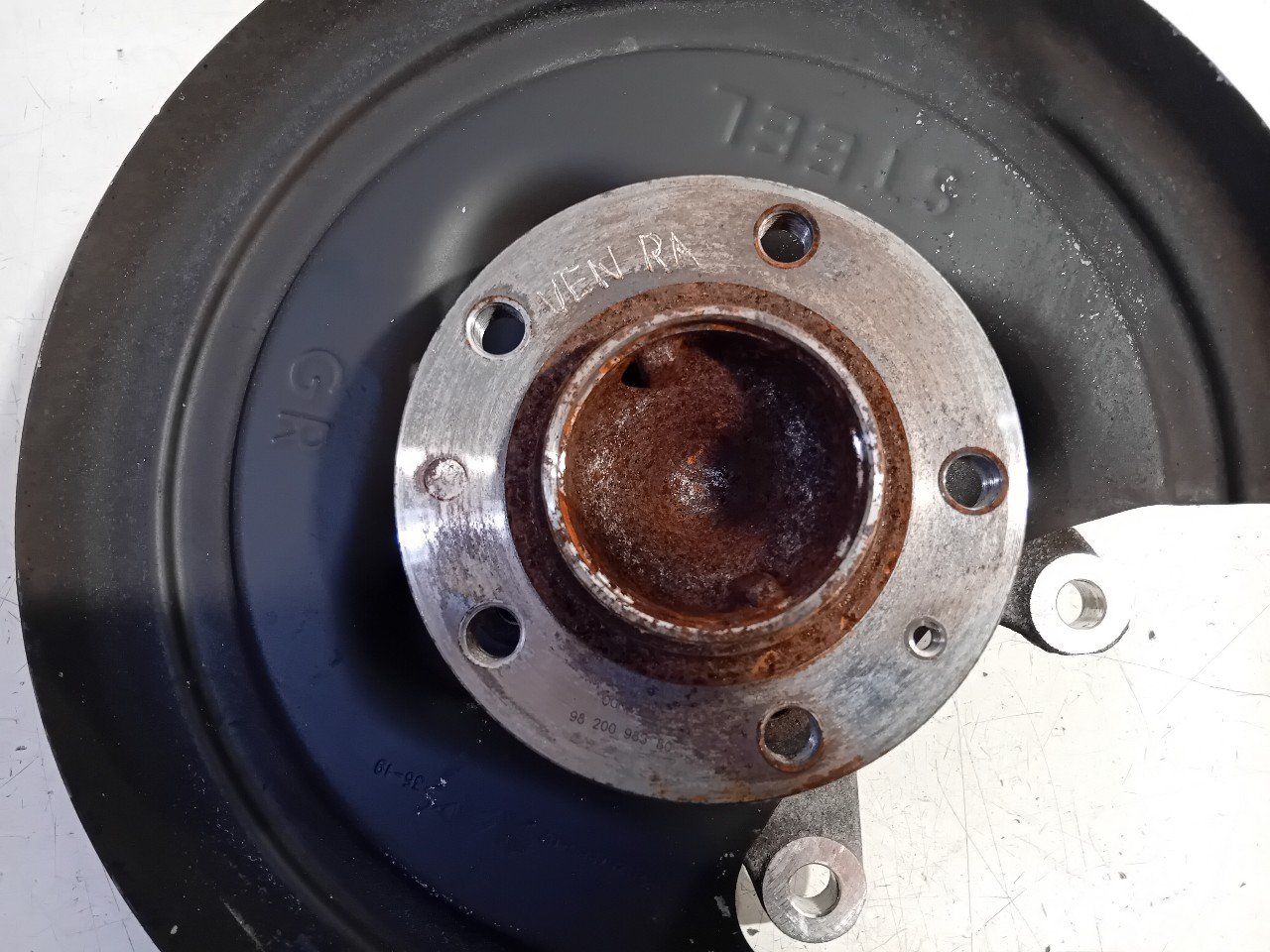 Wielnaaf rechts achter Peugeot 5008 wheel hub usado en Menorca foto 2