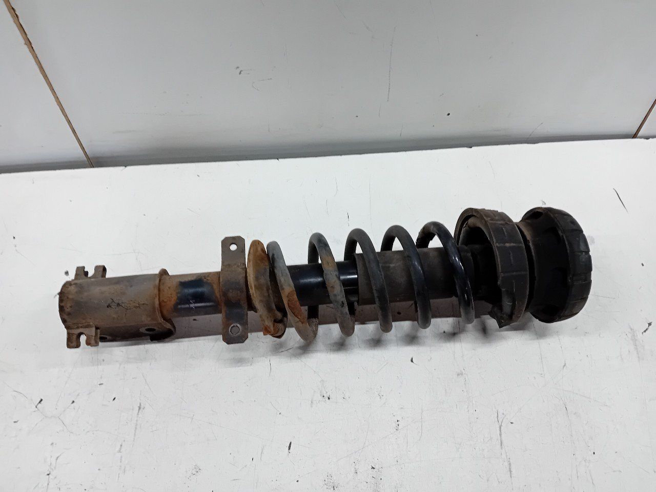 Veerpoot links voor Nissan PLlantaastar strut complete single usado en Menorca foto 6