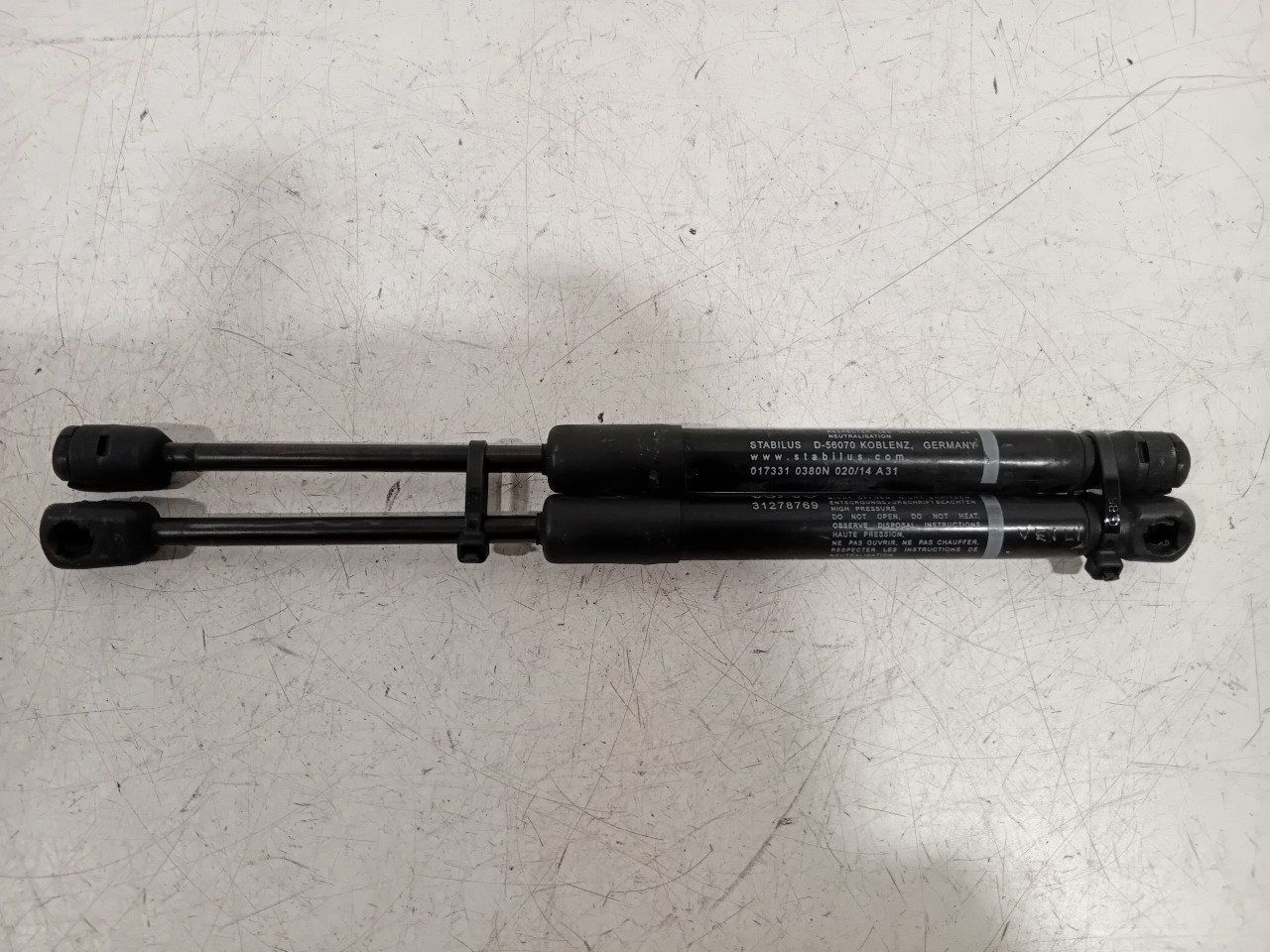 Gasdrukveerset voor Volvo V60 gas pressure springs usado en Menorca