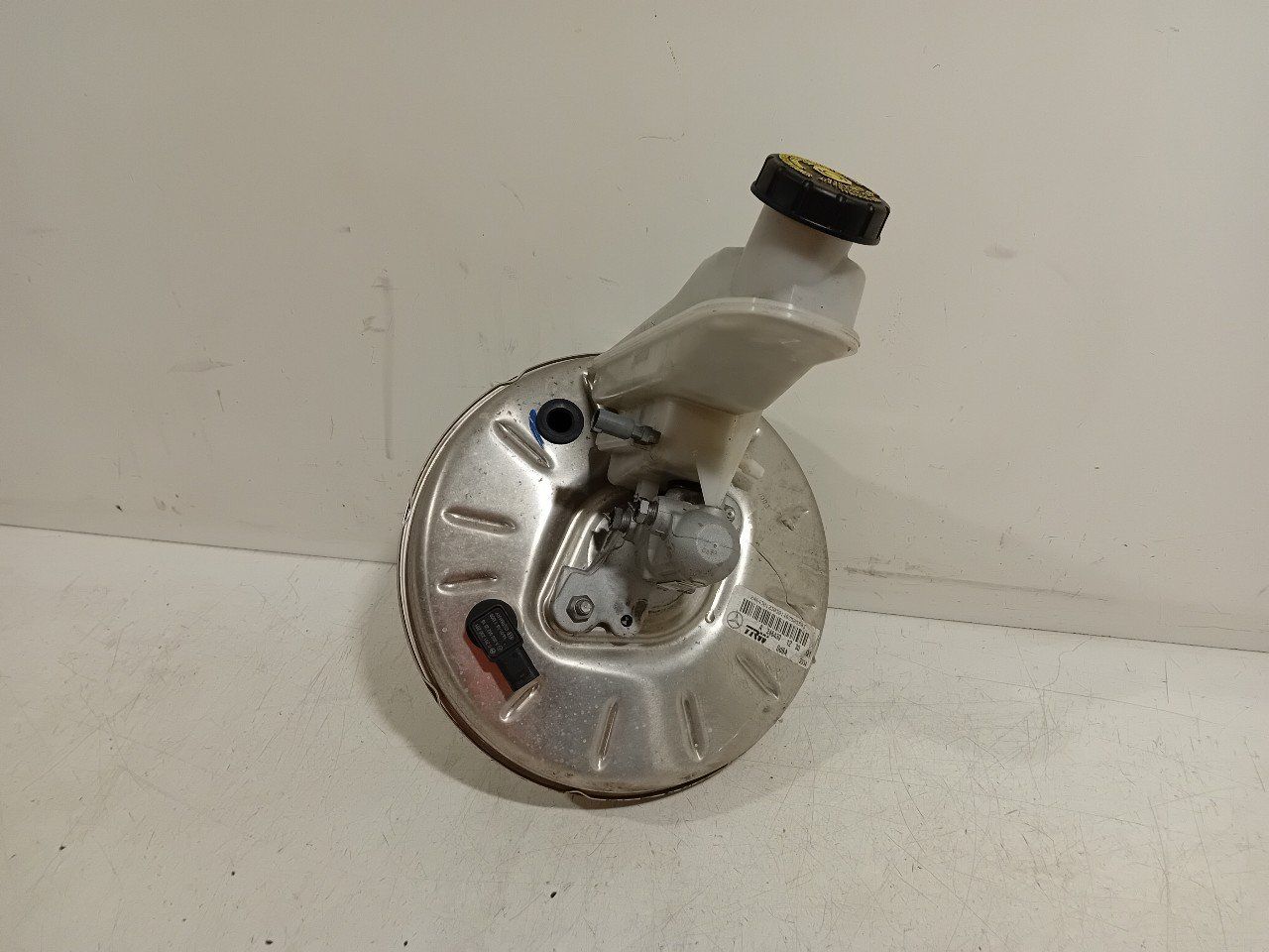 Rembekrachtiger Mercedes-Benz CLA brake booster usado en Menorca foto 2