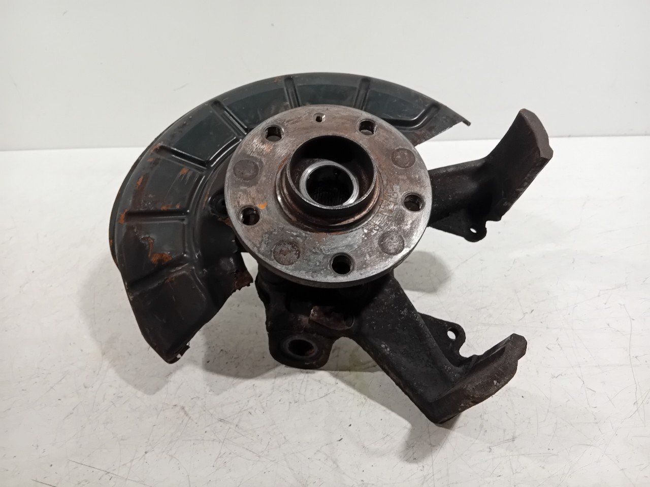 Wielnaaf rechts voor Volkswagen Jetta wheel hub usado en Menorca foto 2