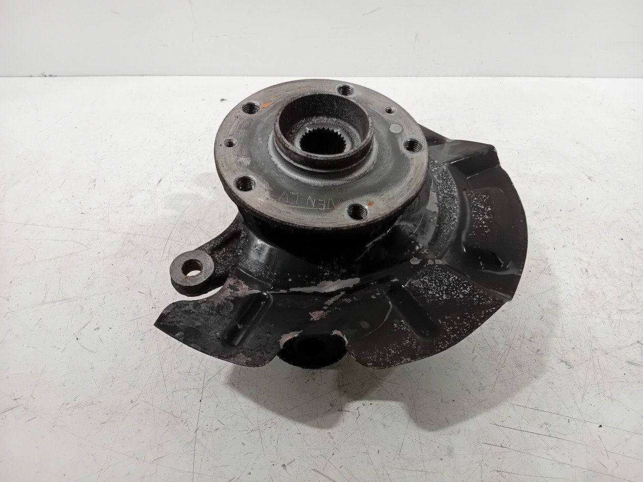 Wielnaaf links voor Suzuki Vitara wheel hub usado en Menorca foto 2