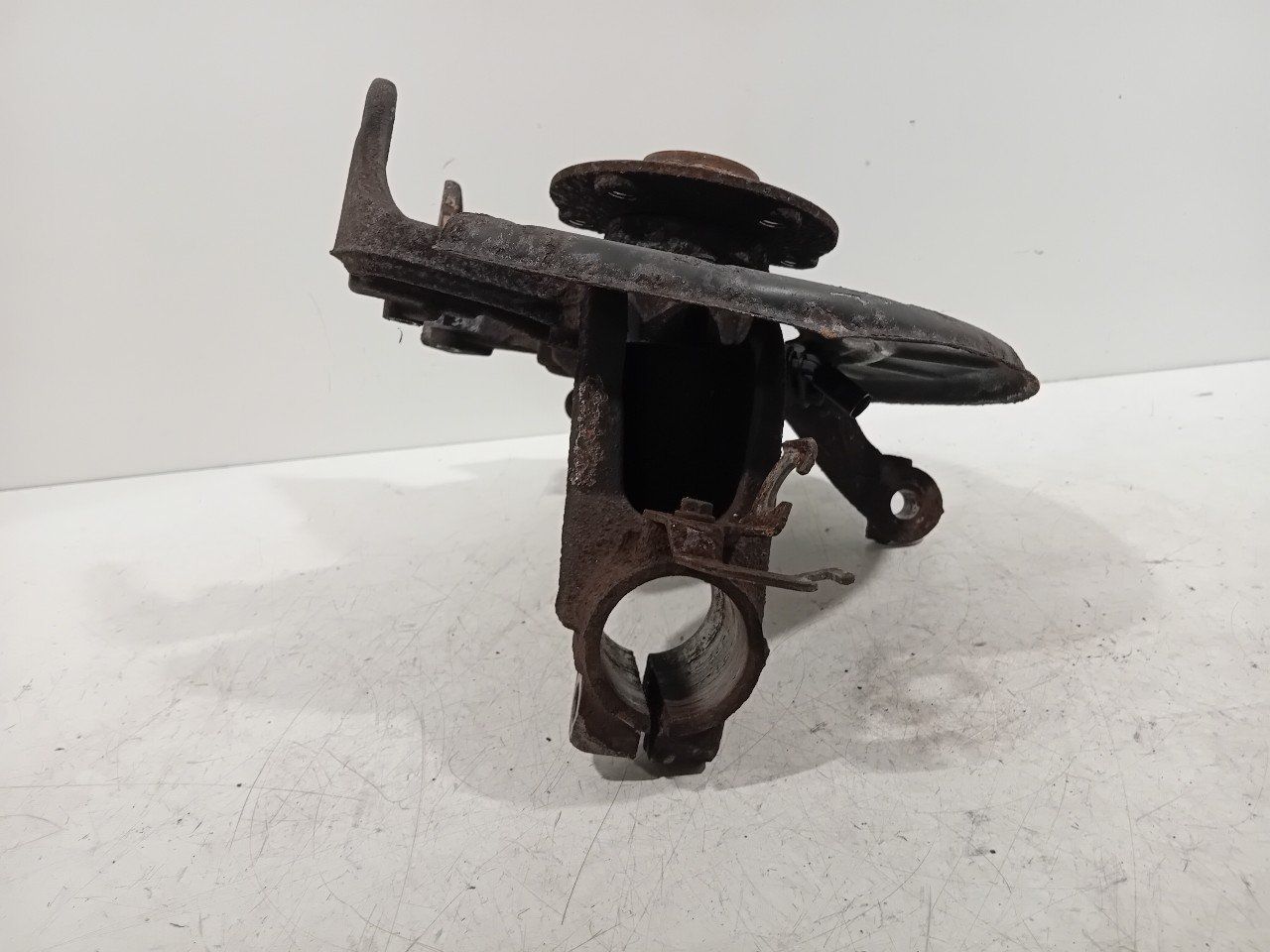 Wielnaaf rechts voor Skoda Yeti wheel hub usado en Menorca foto 4